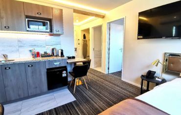 Business Class One Bedroom Suite