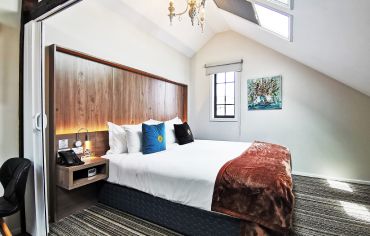 Business Class New York  Style Loft with Skylight