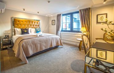 Luxury Class King Suite